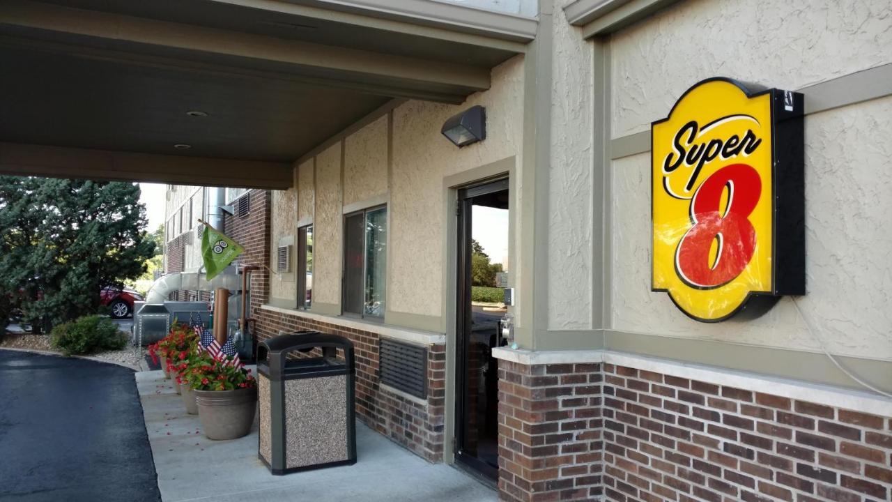 Super 8 By Wyndham Ottawa Starved Rock Hotel Exterior foto