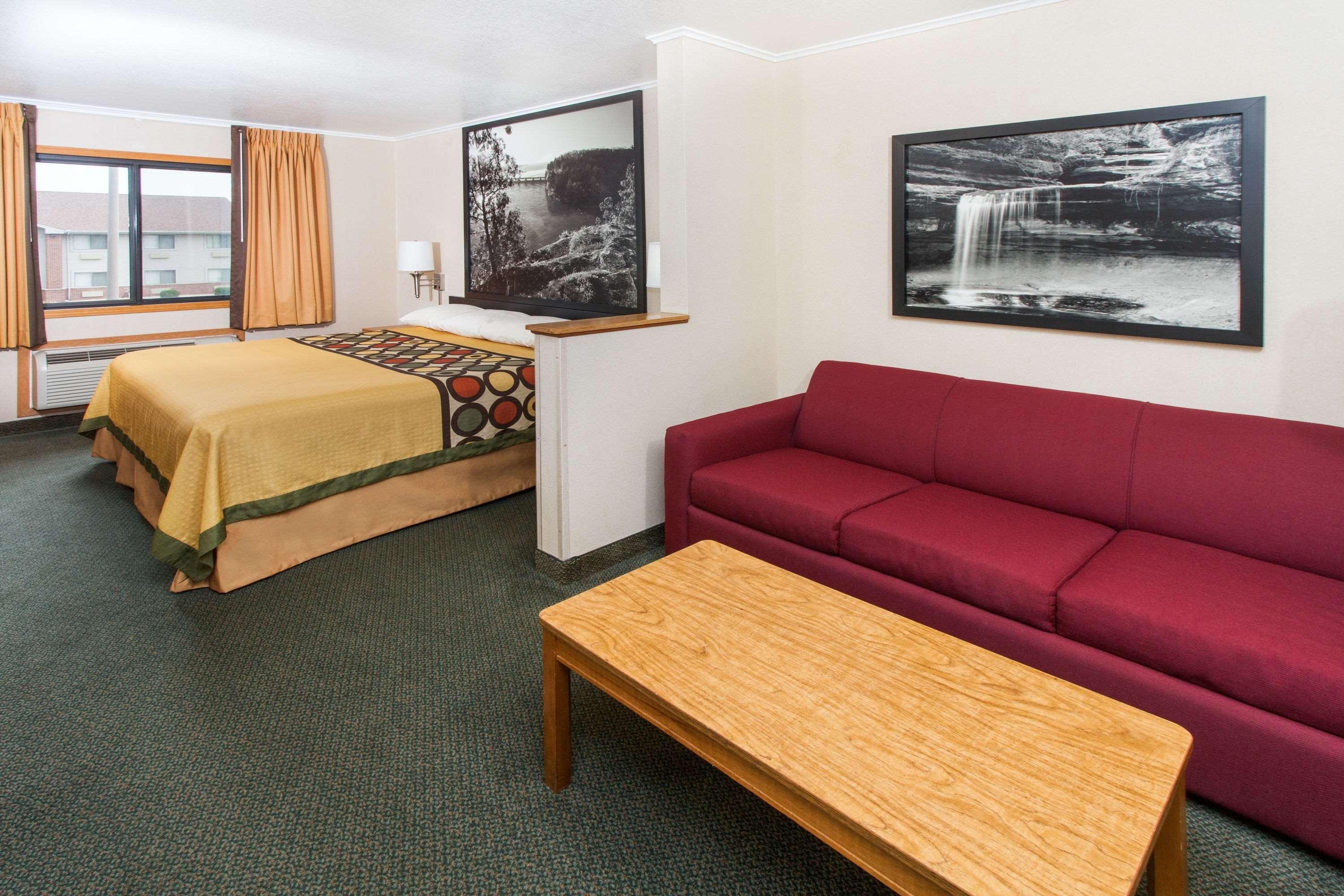 Super 8 By Wyndham Ottawa Starved Rock Hotel Exterior foto