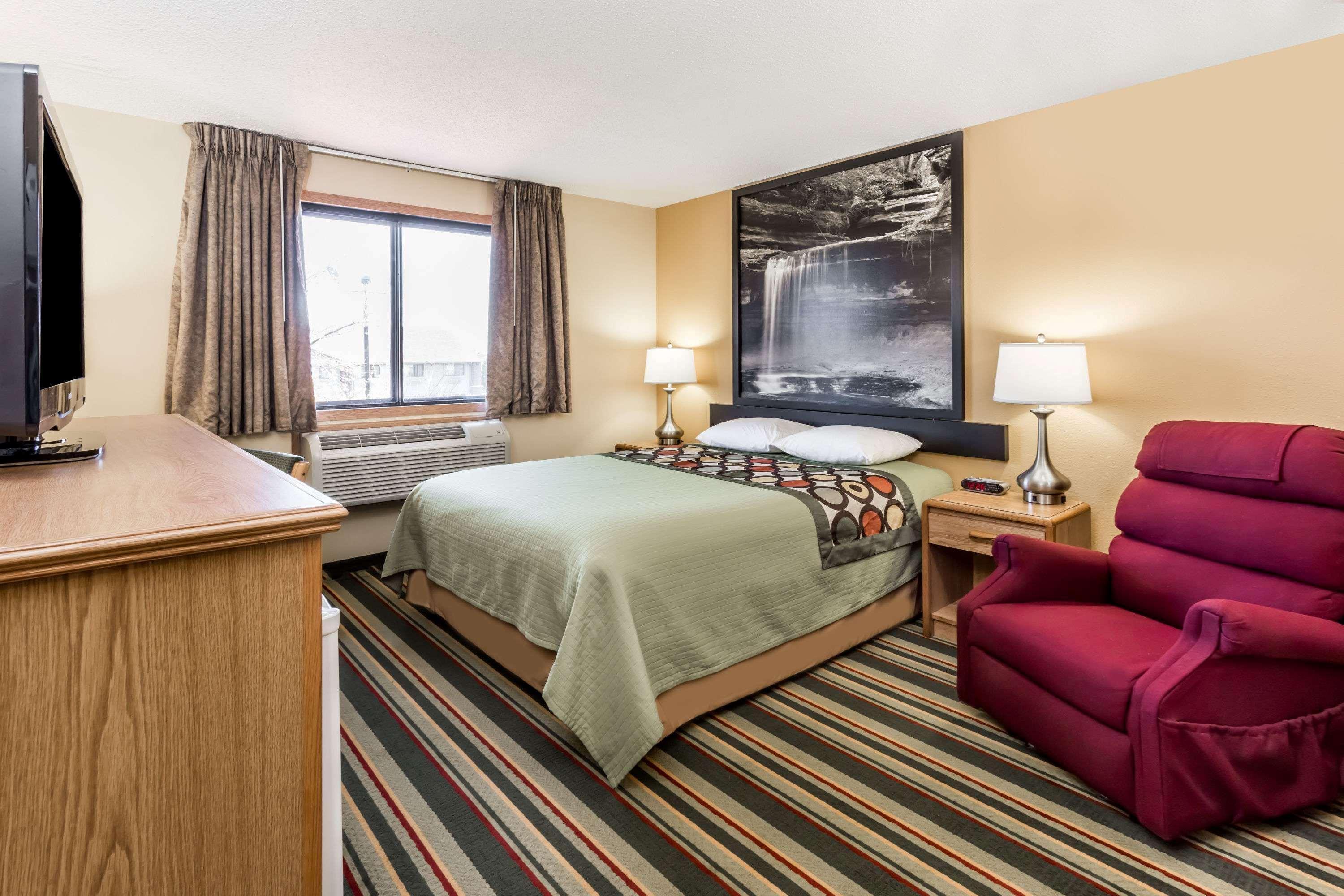 Super 8 By Wyndham Ottawa Starved Rock Hotel Exterior foto