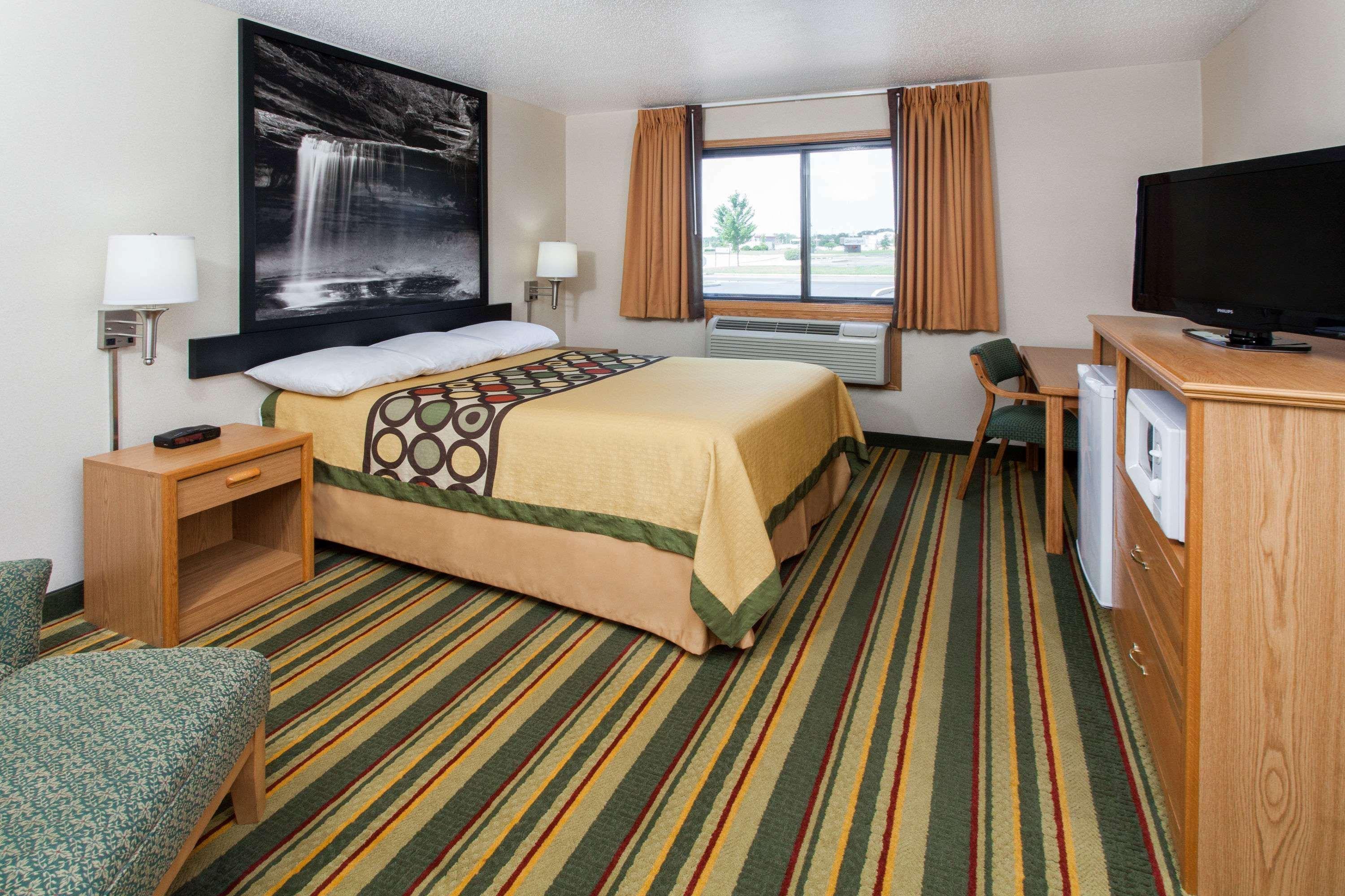 Super 8 By Wyndham Ottawa Starved Rock Hotel Exterior foto
