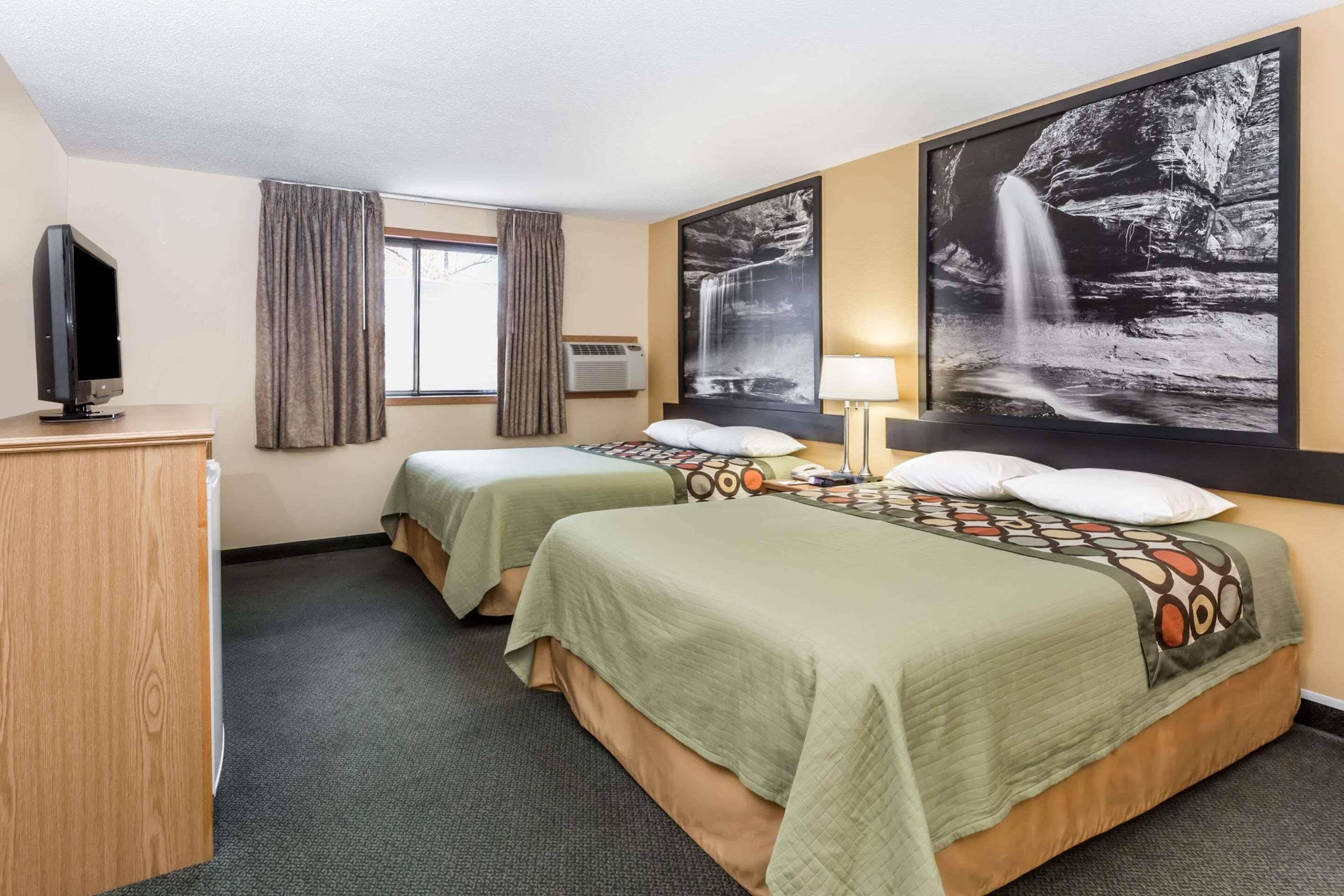 Super 8 By Wyndham Ottawa Starved Rock Hotel Exterior foto